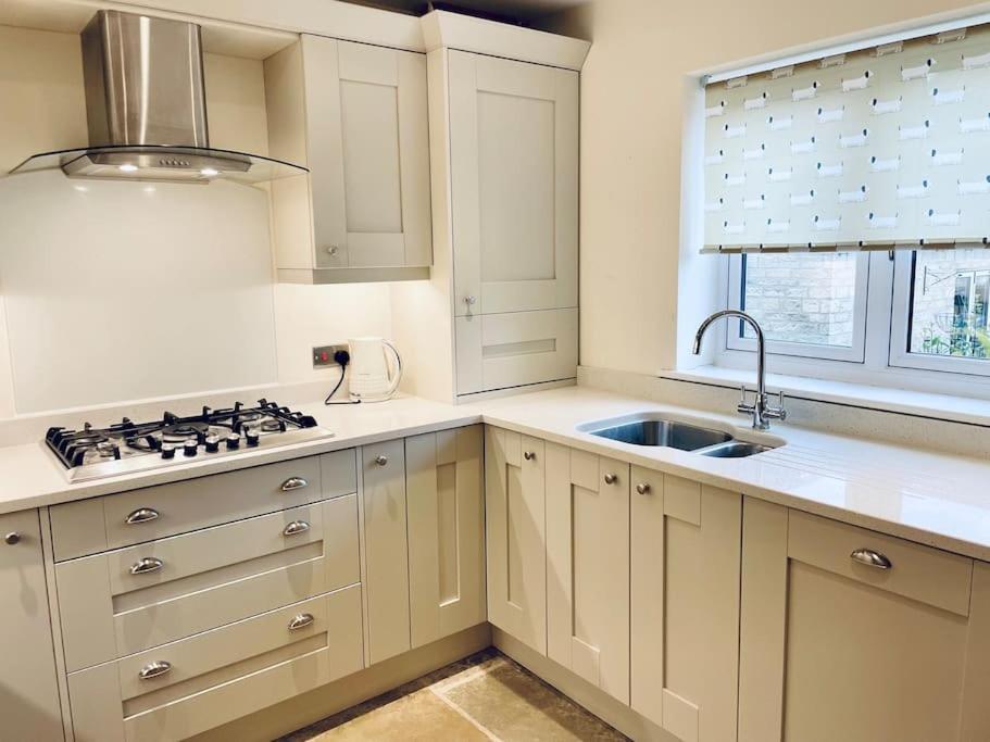 Lion Cottage, Broadway 브로드웨이 외부 사진